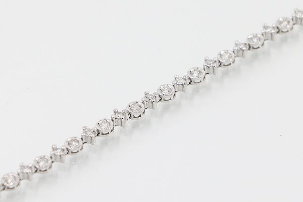 LINE　K18WG ダイアイリブレスレット 1.50ct 8.00g　拡大