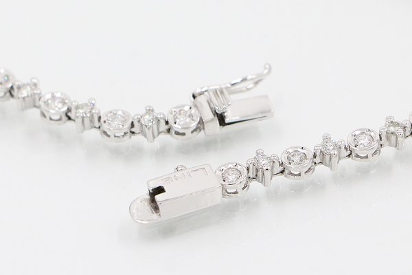 LINE　K18WG ダイアイリブレスレット 1.50ct 8.00g　留め具外したイメージ